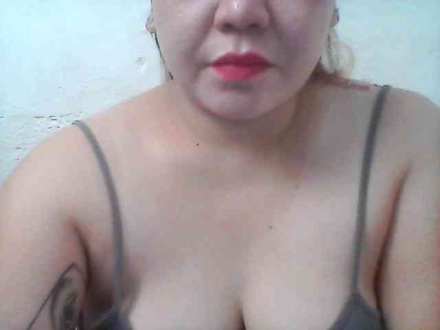 Hotboobies19 webcam