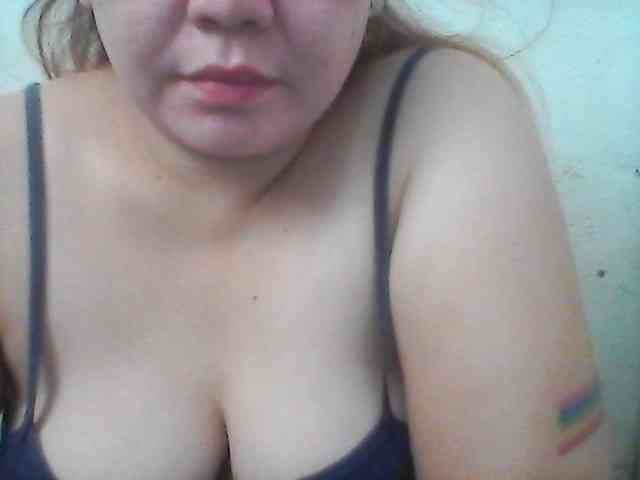 Hotboobies19 webcam