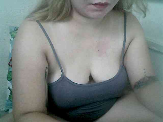 Hotboobies19 webcam