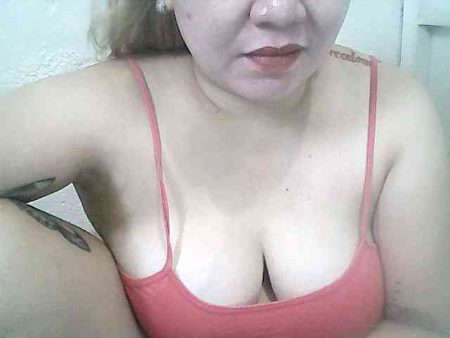 Hotboobies19 webcam