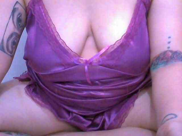 Hotboobies19 webcam