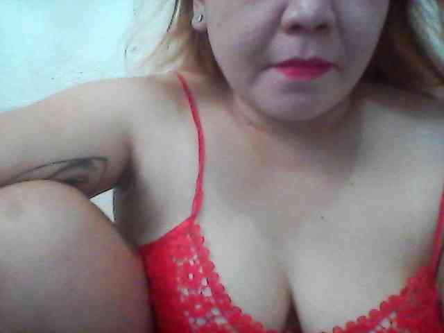 Hotboobies19 webcam