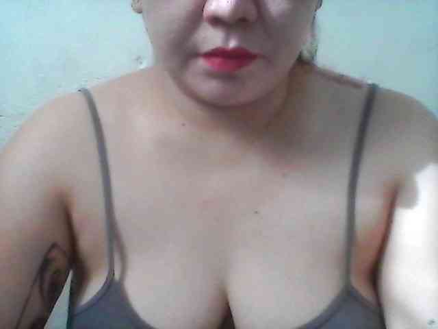 Hotboobies19 webcam