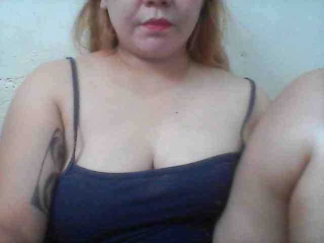Hotboobies19 webcam