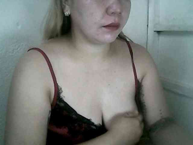 Hotboobies19 webcam