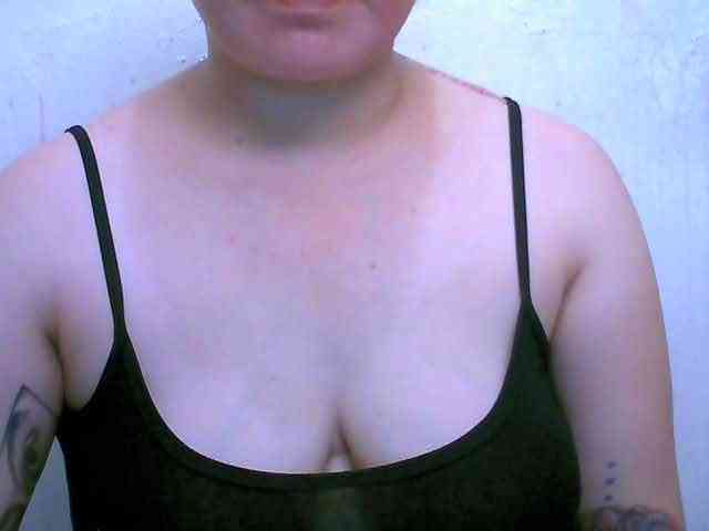 Hotboobies19 webcam