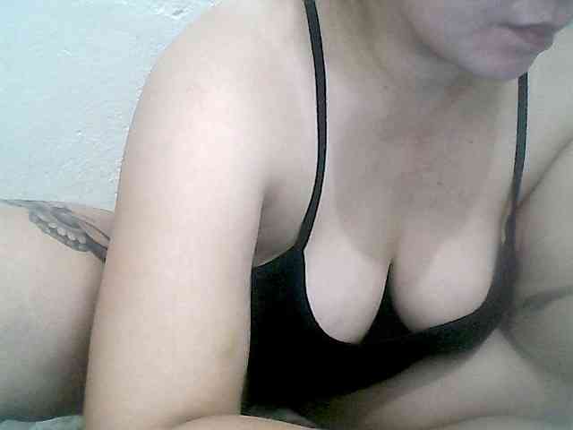 Hotboobies19 webcam