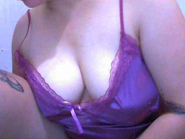 Hotboobies19 webcam