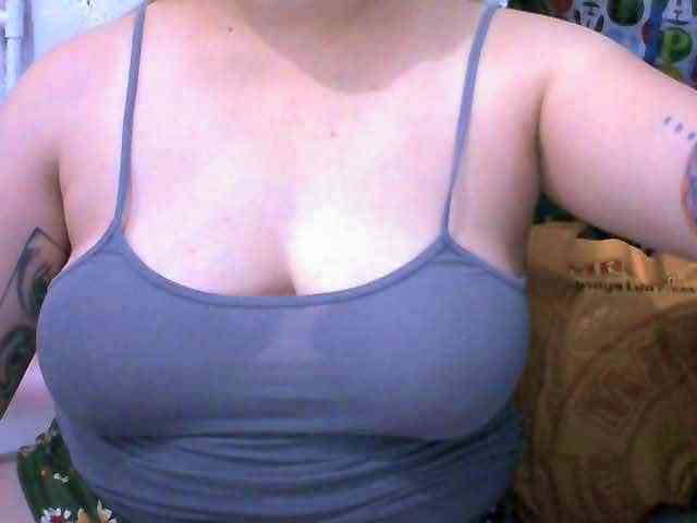Hotboobies19 webcam