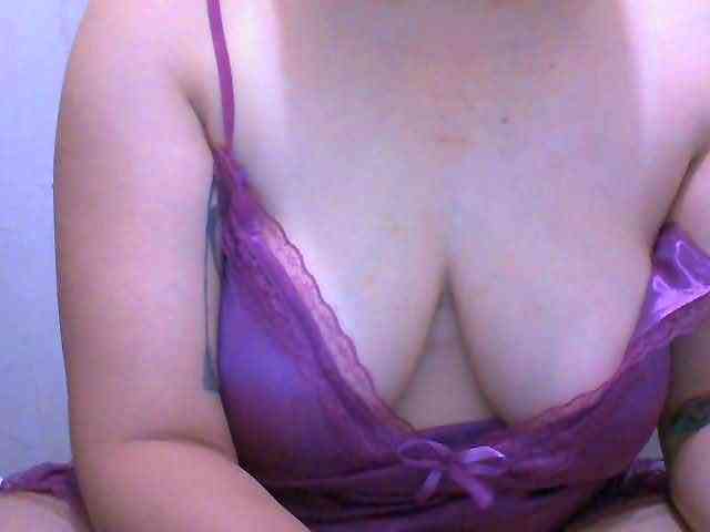 Hotboobies19 webcam