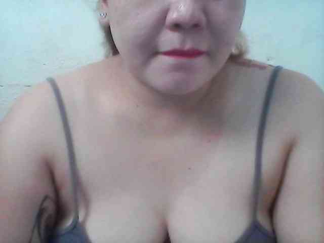 Hotboobies19 webcam