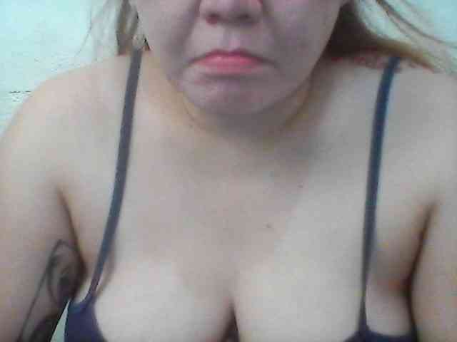 Hotboobies19 webcam