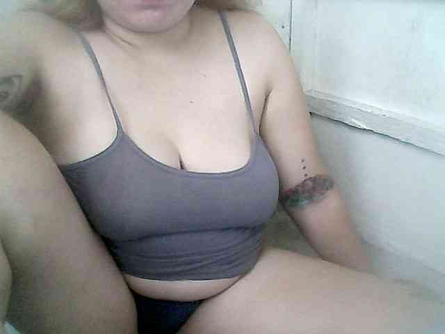 Hotboobies19 webcam