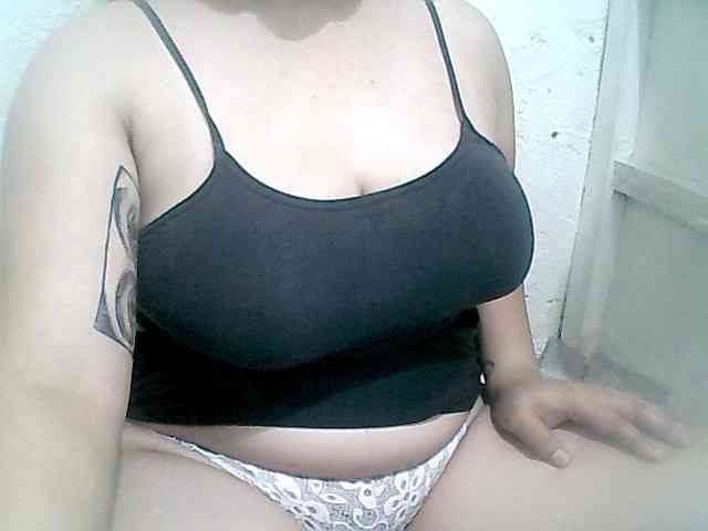 Hotboobies19 webcam