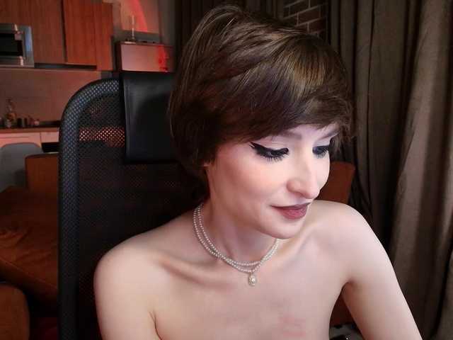 go to chat with lunelucy