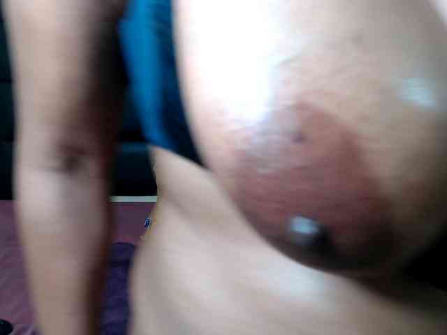 PrettyBoobsXX webcam