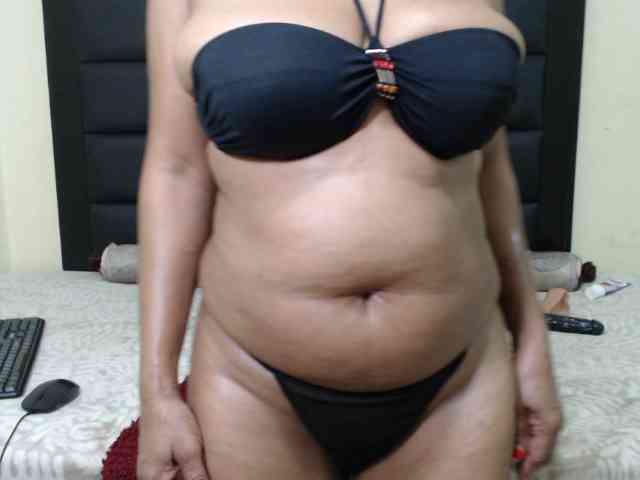 PrettyBoobsXX webcam