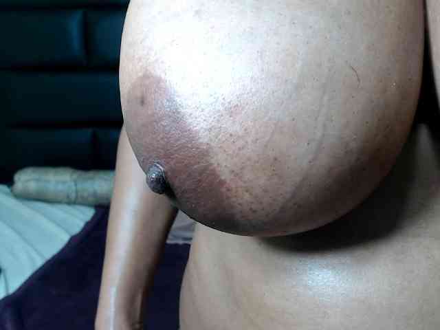 PrettyBoobsXX webcam