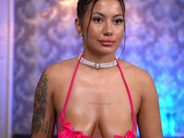 BabyUnholly webcam