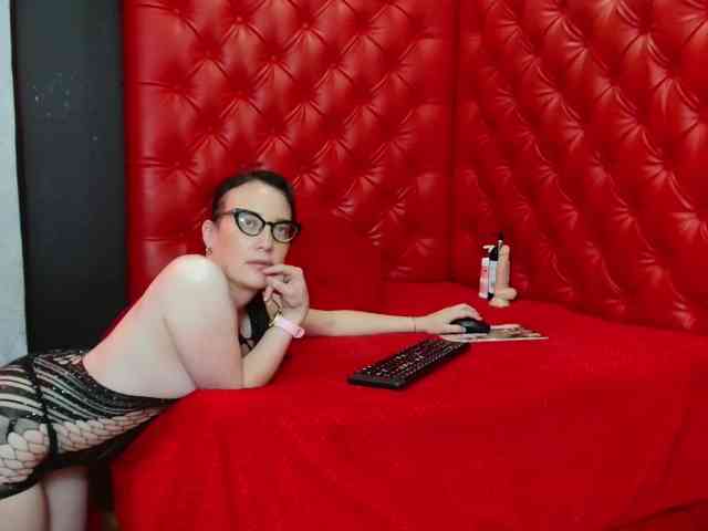 AvaNahomi webcam