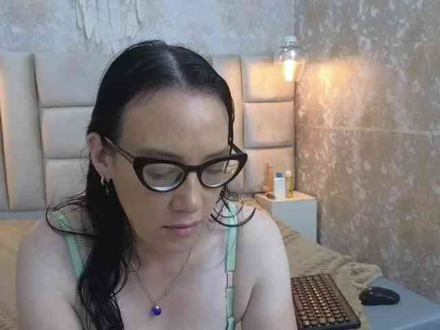 AvaNahomi webcam