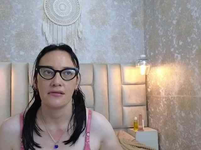 AvaNahomi webcam
