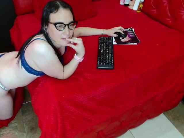 AvaNahomi webcam