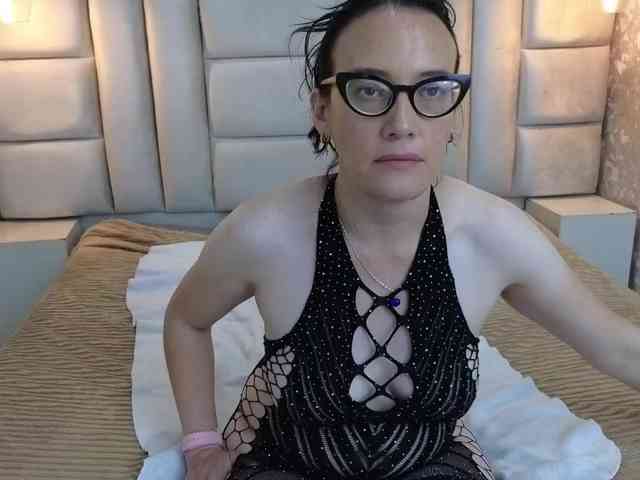 AvaNahomi webcam