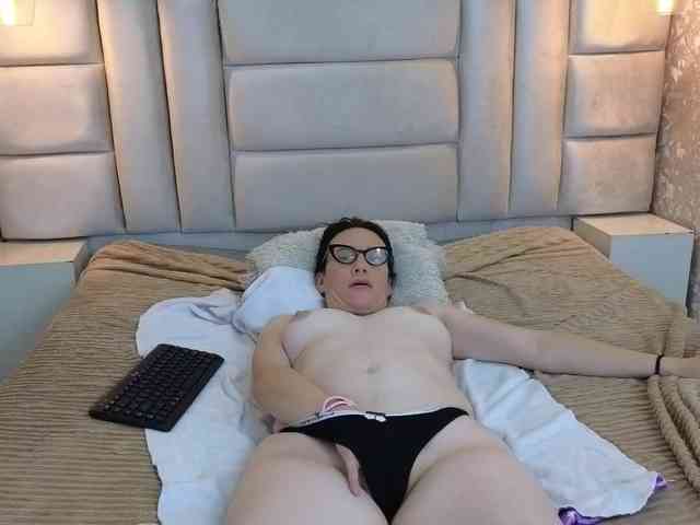 AvaNahomi webcam