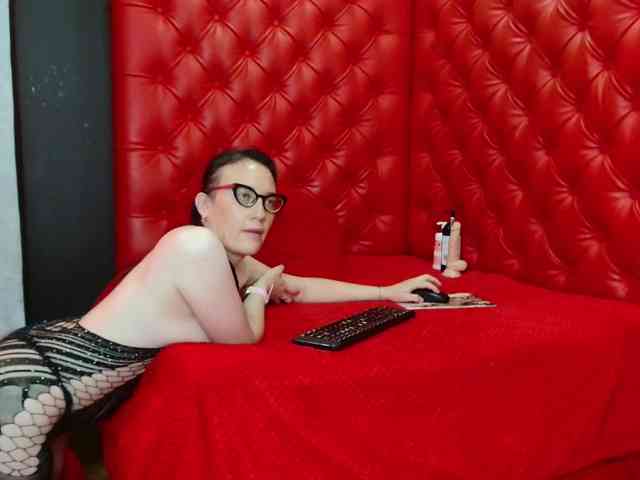 AvaNahomi webcam