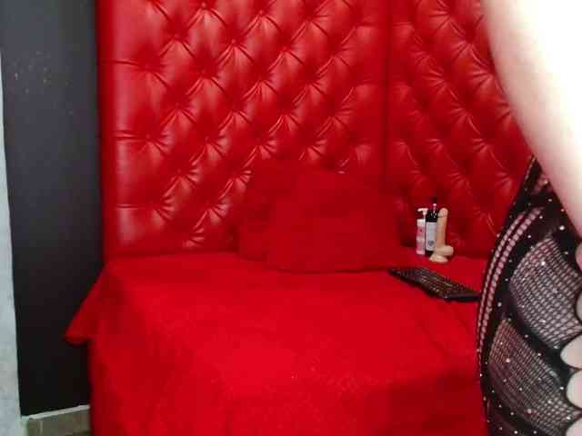 AvaNahomi webcam