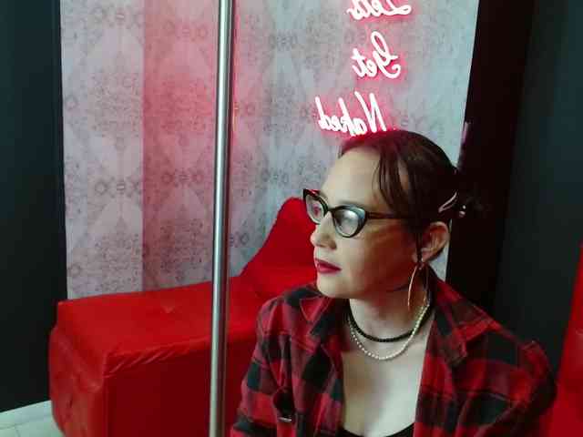 AvaNahomi webcam