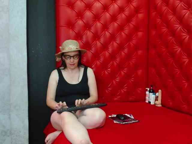 AvaNahomi webcam