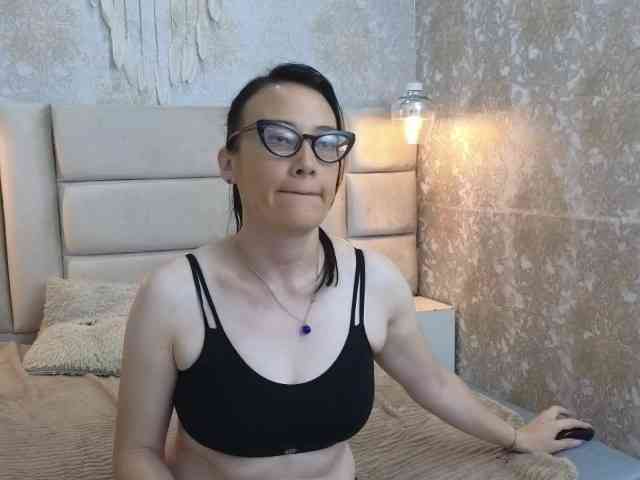 AvaNahomi webcam