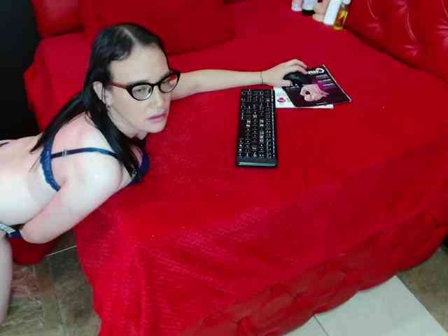 AvaNahomi webcam