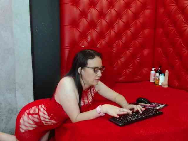 AvaNahomi webcam