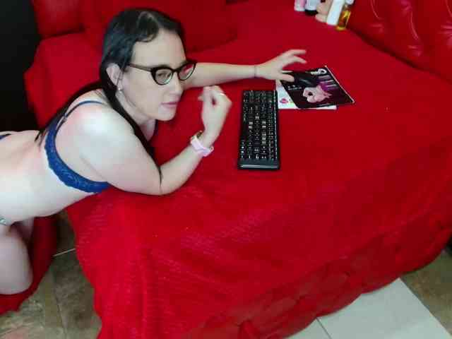 AvaNahomi webcam