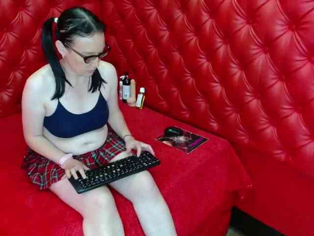 AvaNahomi webcam