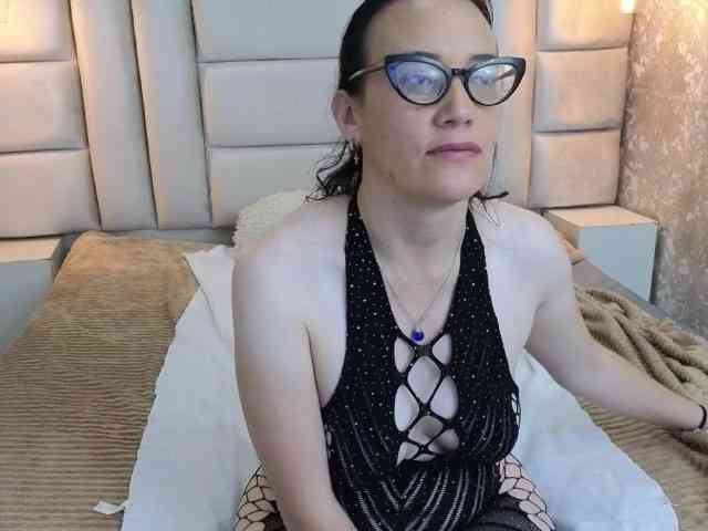 AvaNahomi webcam