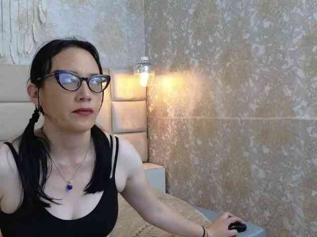 AvaNahomi webcam