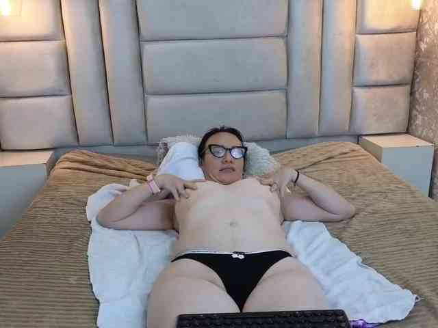 AvaNahomi webcam