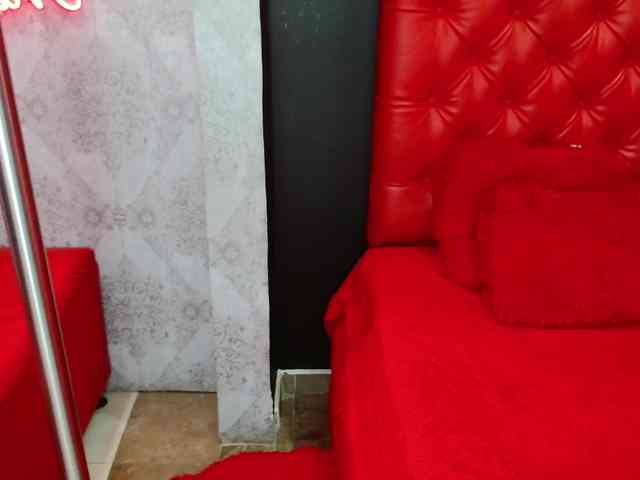 AvaNahomi webcam