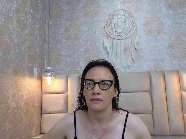 AvaNahomi webcam