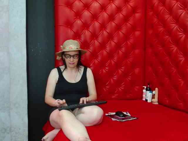 AvaNahomi webcam