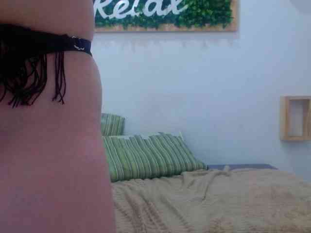 AvaNahomi webcam