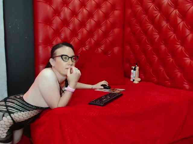 AvaNahomi webcam