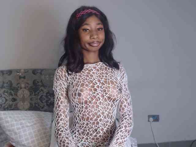 Mona_Keyis webcam