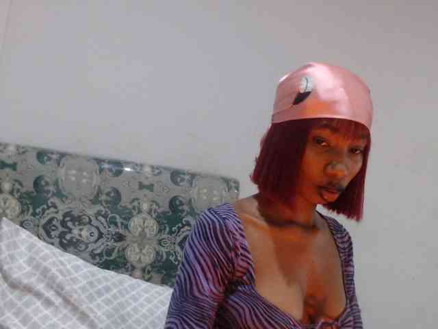 Mona_Keyis webcam