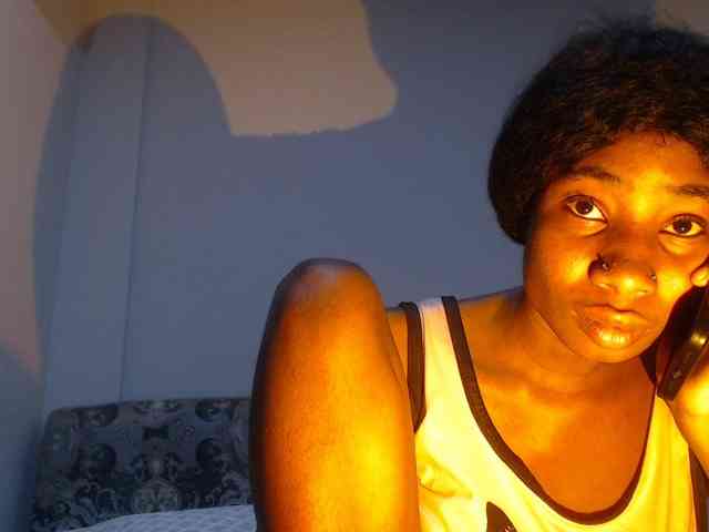 Mona_Keyis webcam