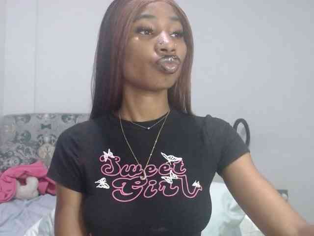 Mona_Keyis webcam